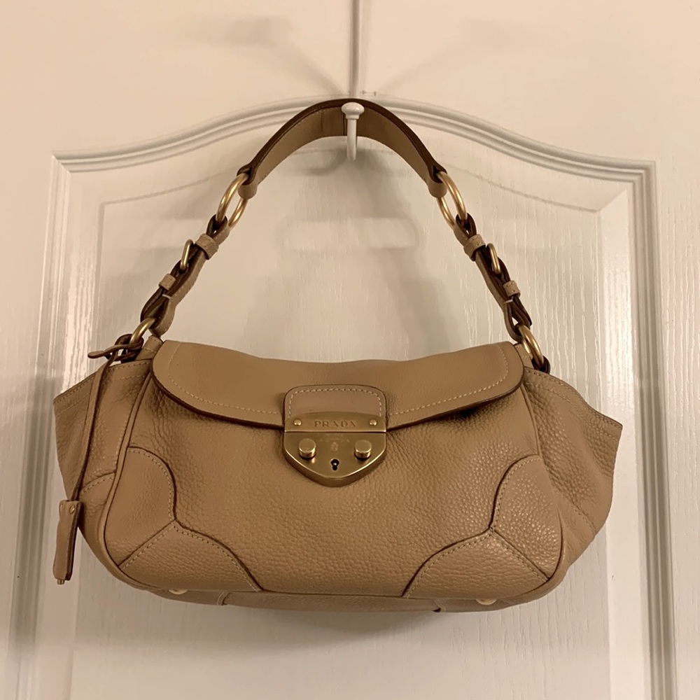 AUTHENTIC PRADA  VIT. DAINO PATTINA LEATHER HANDBAG KEY LOCK WITH DUSTBAG